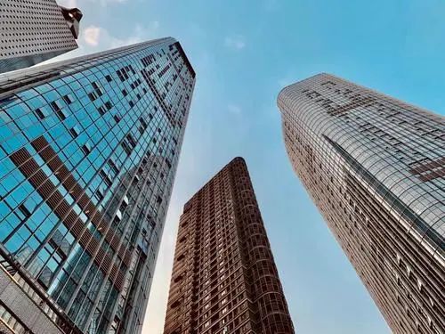 年內房地產市場先熱后冷，短期調控政策改善預期仍強