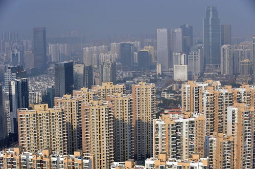 7月房地產貶值潮降臨，購房者該不該買房？曹德旺暗示行業變革